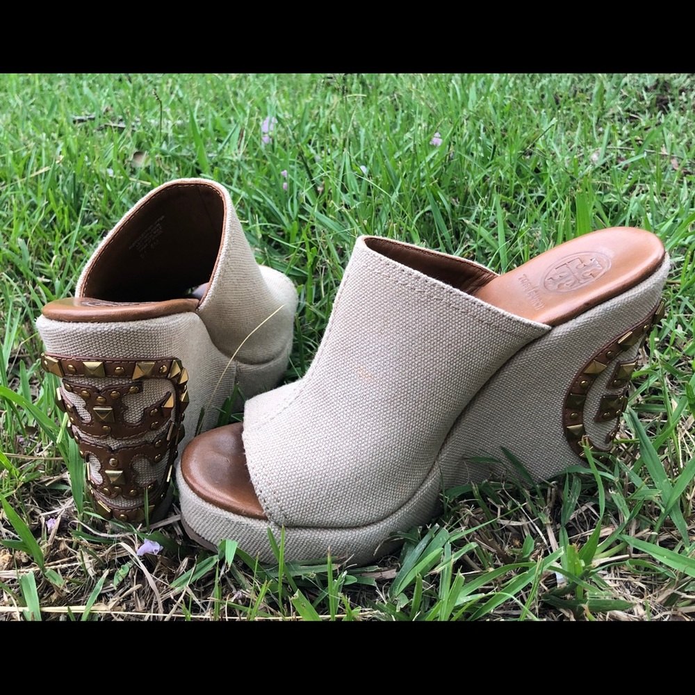Tory Burch Meredith Natural Canvas Wedges - Size 6